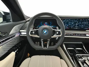 BMW M760e xDrive