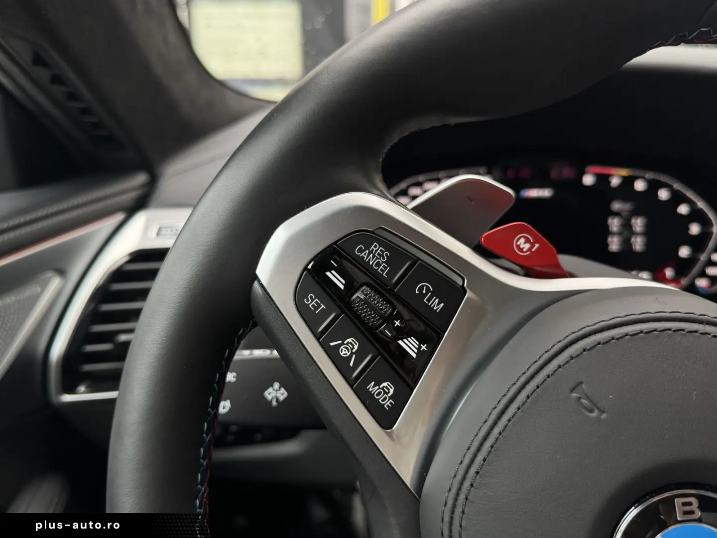 BMW M8 Competition Coupé xDrive M Drivers