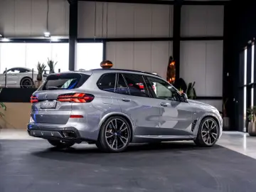 BMW X5 X5 xDrive50e - M-pack - HUD - Pano - Laser li