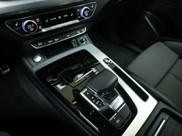 AUDI Q5 S line black 40 TDI qu. Matrix  Kamera  Navi