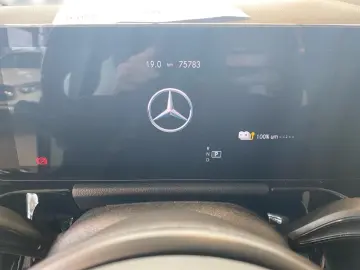 MERCEDES-BENZ GLA 250 e AHK LED SPUR KAM CARPLAY TOT&hellip;