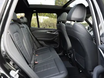 BMW X3 xDrive 30i M-Sport FACEL. PANO AHK HUD 360