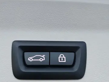 BMW X3 XDRIVE LASER HUD 61TKM PANORAMA KAMERA SHZ