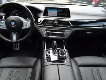 BMW 745 e   M-Sport   Massage   Aktiv.Lenk