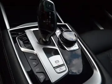 BMW 745 e   M-Sport   Massage   Aktiv.Lenk