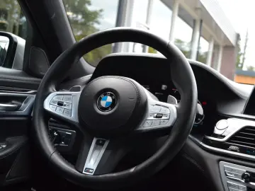 BMW 745 e   M-Sport   Massage   Aktiv.Lenk