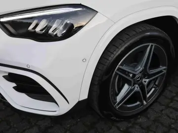 MERCEDES-BENZ GLA 180 AMG