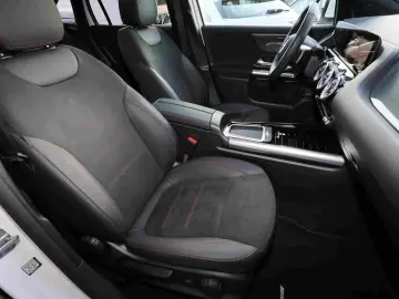 MERCEDES-BENZ GLA 180 AMG