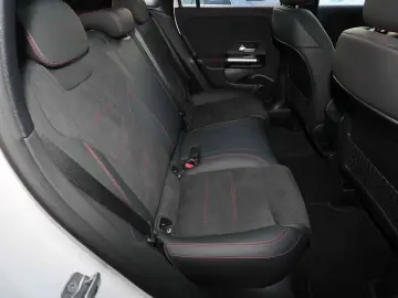 MERCEDES-BENZ GLA 180 AMG