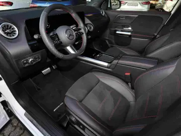 MERCEDES-BENZ GLA 180 AMG