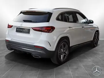 MERCEDES-BENZ GLA 180 AMG
