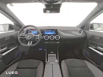 MERCEDES-BENZ GLA 180 AMG