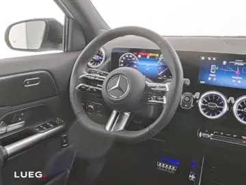 MERCEDES-BENZ GLA 180 AMG