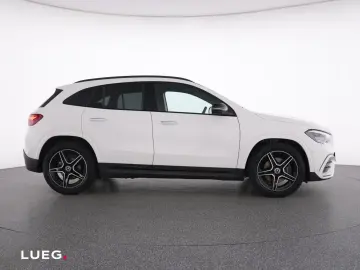 MERCEDES-BENZ GLA 180 AMG