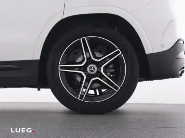 MERCEDES-BENZ GLA 180 AMG