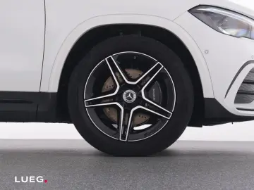 MERCEDES-BENZ GLA 180 AMG
