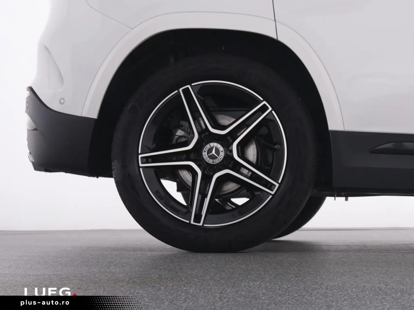 MERCEDES-BENZ GLA 180 AMG