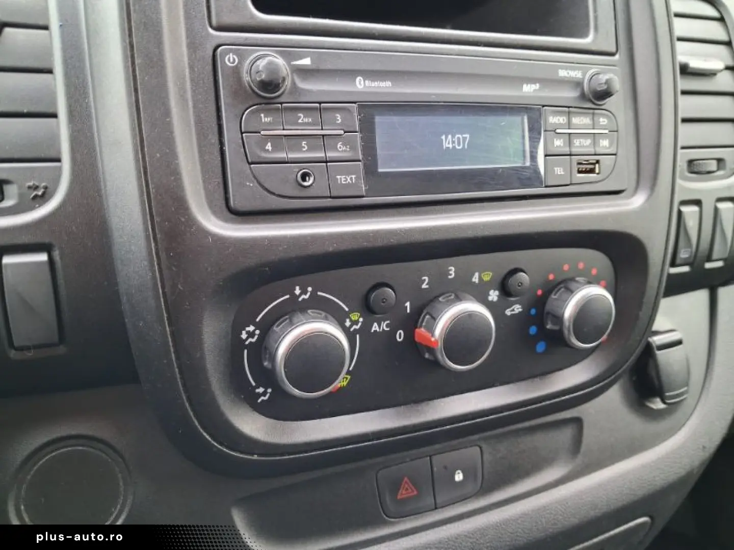 RENAULT TRAFIC 2.0 Blue dCi 120CP L1 Authentique