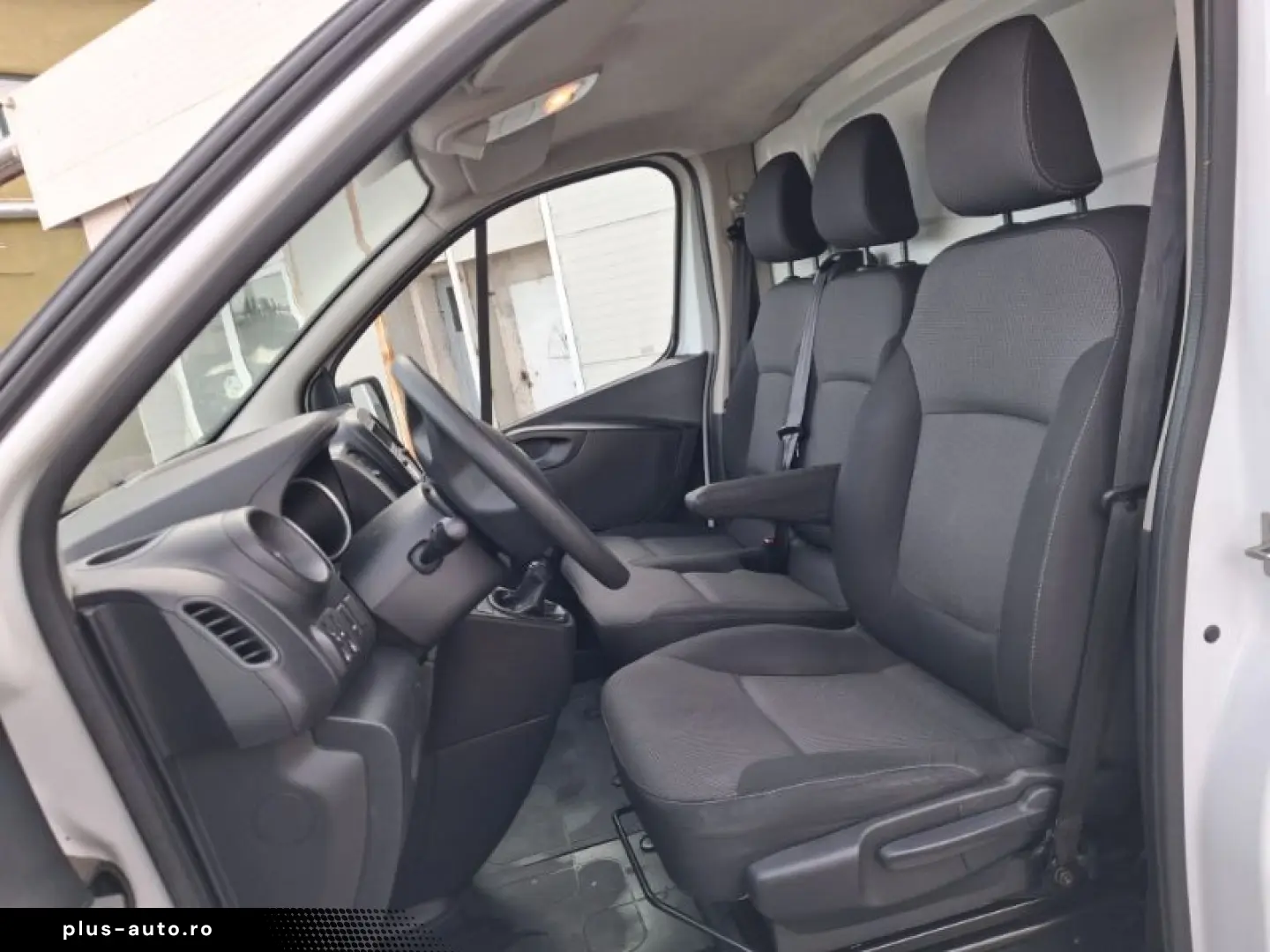 RENAULT TRAFIC 2.0 Blue dCi 120CP L1 Authentique