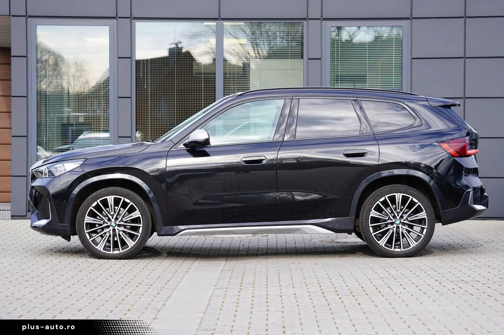 BMW X1 18 i sDrive xLine  MIT 2 JAHREN GARANTIE