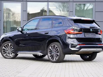 BMW X1 18 i sDrive xLine  MIT 2 JAHREN GARANTIE