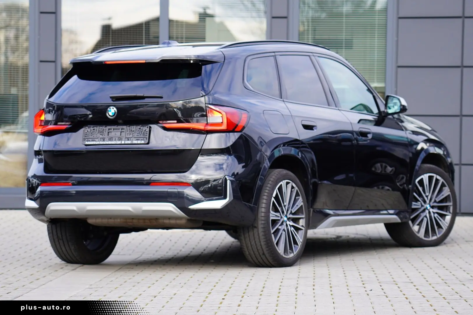BMW X1 18 i sDrive xLine  MIT 2 JAHREN GARANTIE