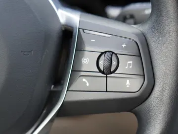 BMW X1 18 i sDrive xLine  MIT 2 JAHREN GARANTIE