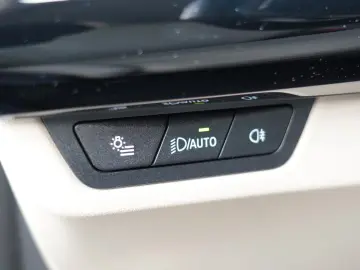 BMW X1 18 i sDrive xLine  MIT 2 JAHREN GARANTIE