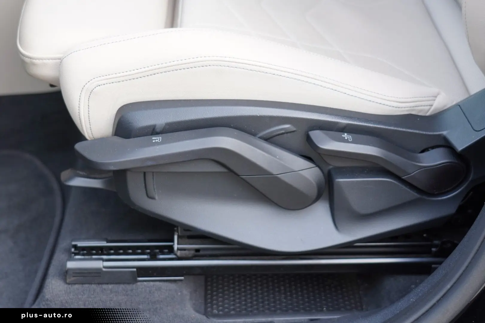 BMW X1 18 i sDrive xLine  MIT 2 JAHREN GARANTIE