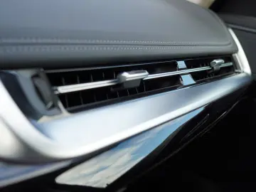 BMW X1 18 i sDrive xLine  MIT 2 JAHREN GARANTIE