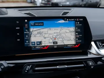 BMW X1 sDrive20i xLine HUD PANO ACC AHK RFK NAVI