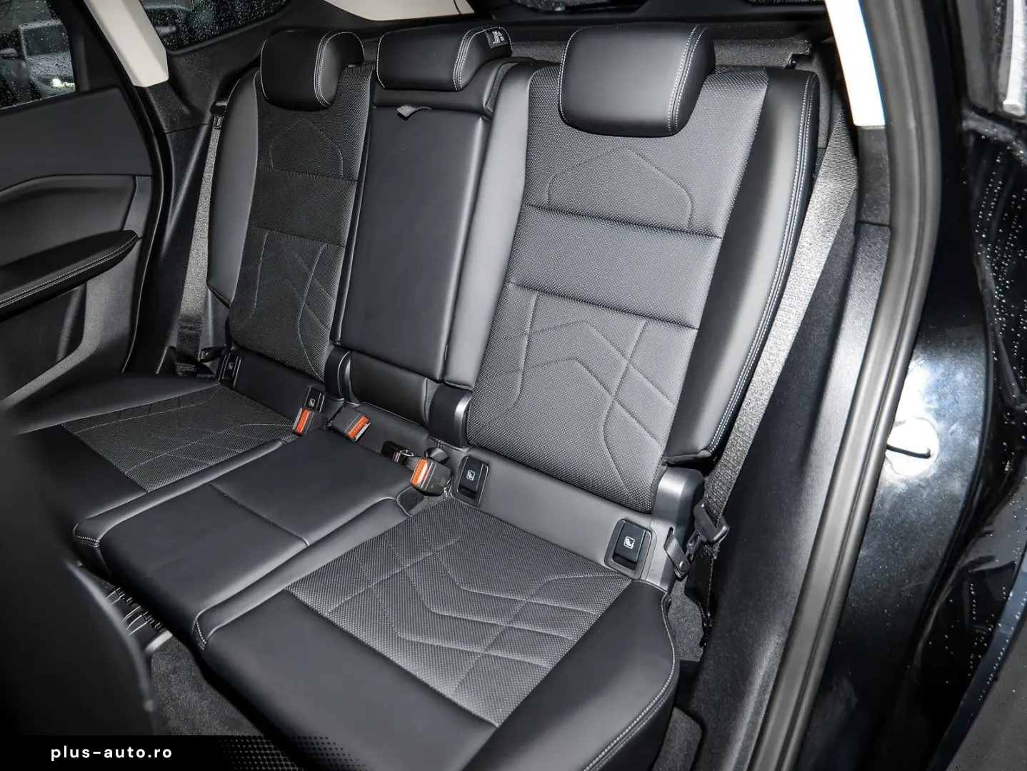 BMW X1 sDrive20i xLine HUD PANO ACC AHK RFK NAVI