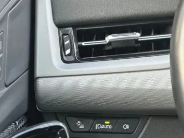 BMW X1 sDrive 18 i-NAVI-SHZ-LED HEAD UP HIFI-3D KAM