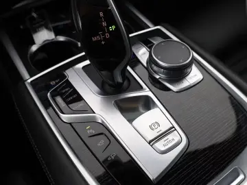 BMW 750 i xDrive M SPORT STANDHZ SOFTCLOSE
