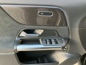 MERCEDES-BENZ GLA 180 d AMG Line