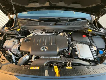 MERCEDES-BENZ GLA 180 d AMG Line