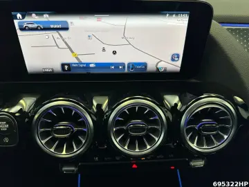 MERCEDES-BENZ GLA 180 AMG