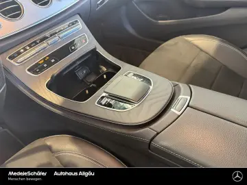 MERCEDES-BENZ E 300 de 4MATIC AMG Night AHK Distro Burm Memo