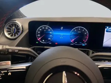 MERCEDES-BENZ GLA 180 7G AMG