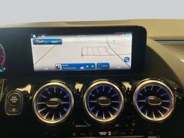 MERCEDES-BENZ GLA 180 7G AMG