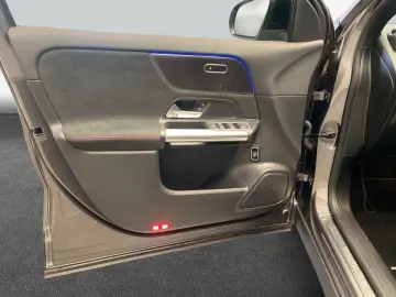 MERCEDES-BENZ GLA 180 7G AMG