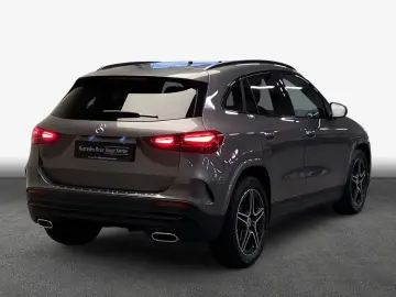 MERCEDES-BENZ GLA 180 AMG