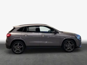 MERCEDES-BENZ GLA 180 AMG