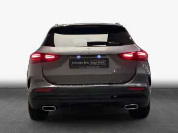 MERCEDES-BENZ GLA 180 AMG