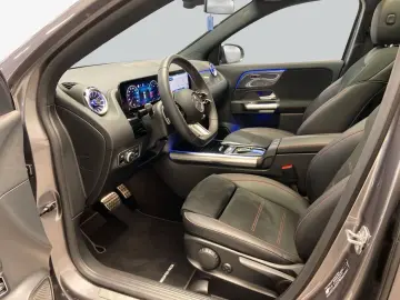 MERCEDES-BENZ GLA 180 AMG