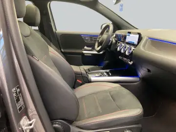 MERCEDES-BENZ GLA 180 AMG