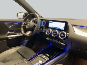 MERCEDES-BENZ GLA 180 AMG