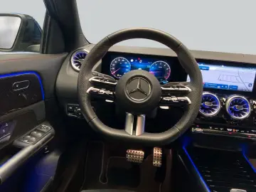 MERCEDES-BENZ GLA 180 AMG
