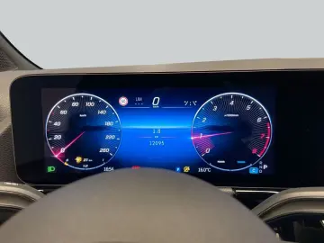 MERCEDES-BENZ GLA 180 AMG