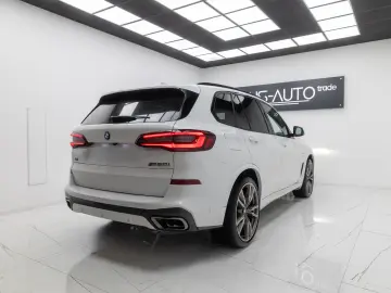 BMW X5 M50i
